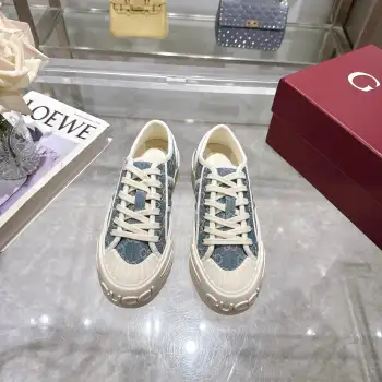 经典款休闲鞋