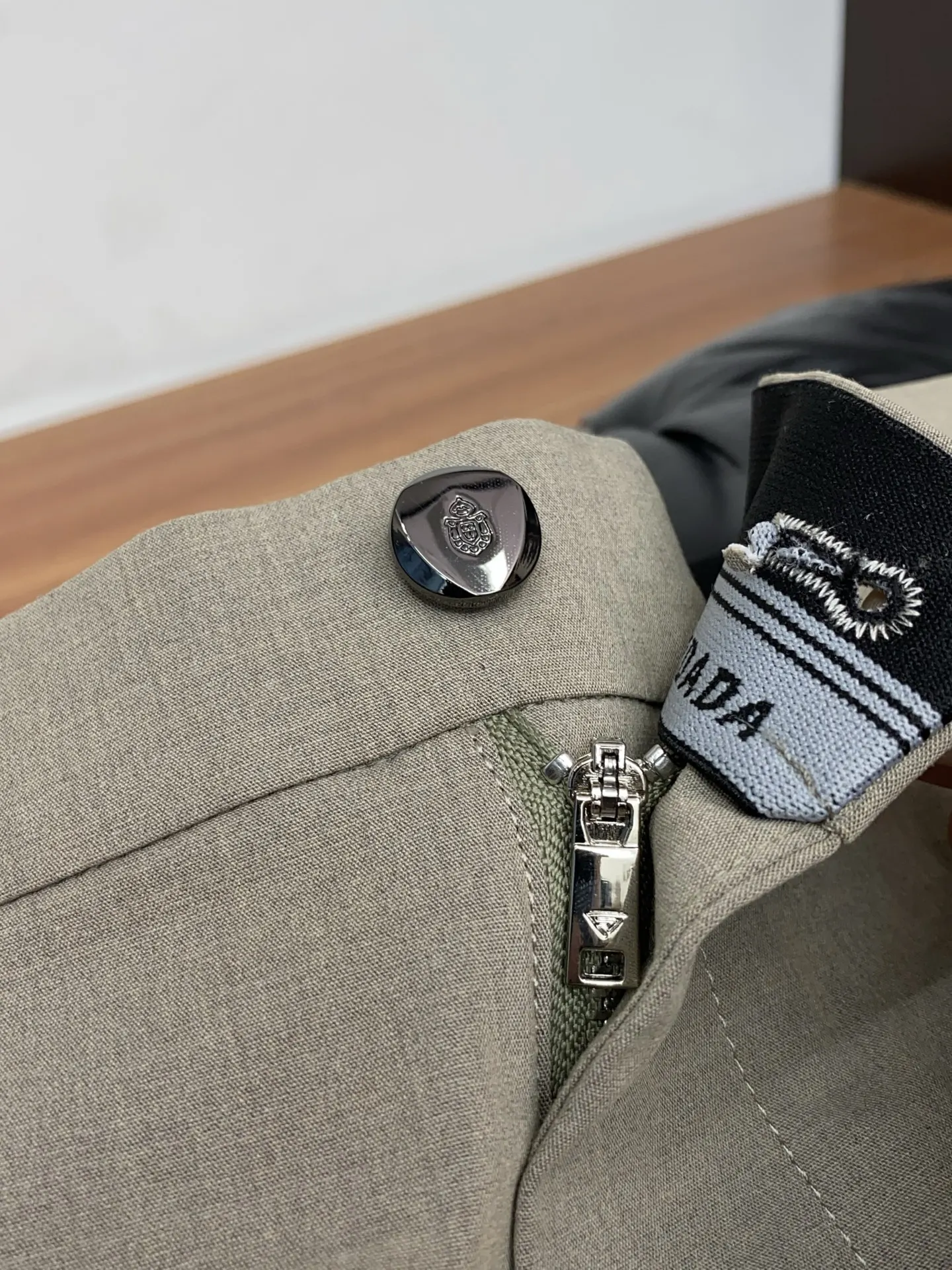 Prada 2026 Early Spring Latest Style Suit Pants - Detail view 4