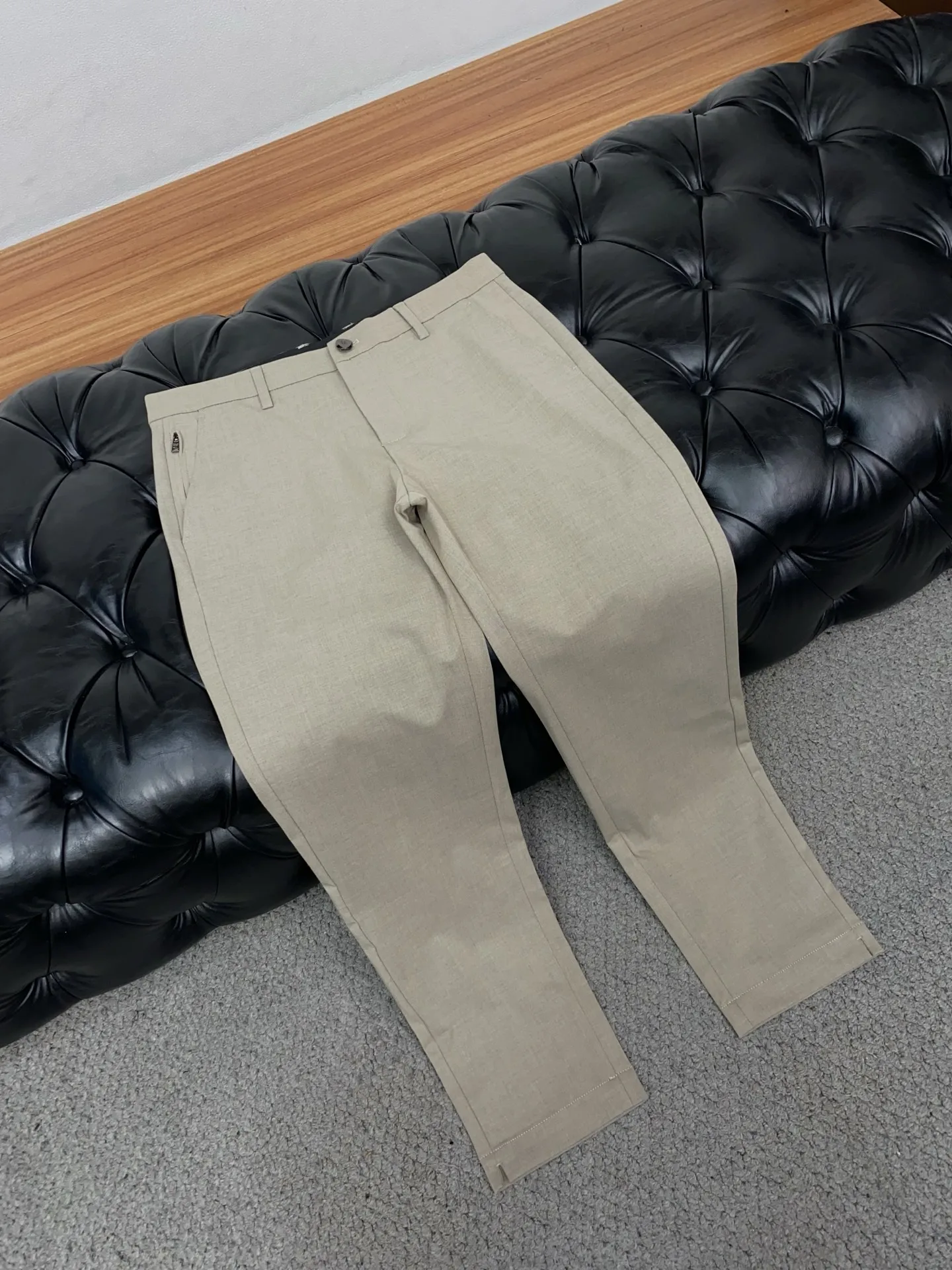 Prada 2026 Early Spring Latest Style Suit Pants - Detail view 6