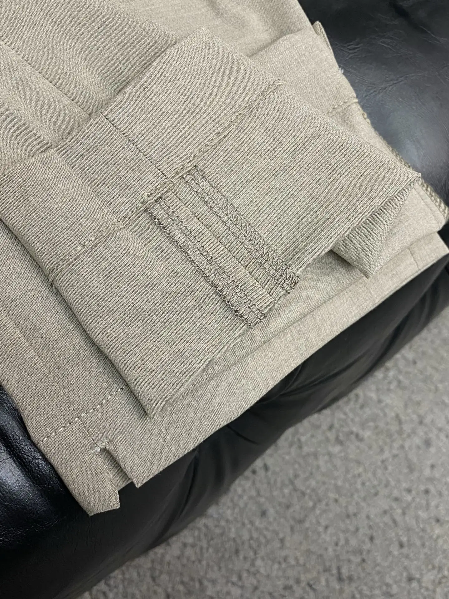 Prada 2026 Early Spring Latest Style Suit Pants - Detail view 7