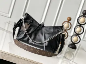 <p> 动态变码芯片 顶级原单加强版 M24861  本款 CarryAll Cargo 小号手袋以柔软羊皮革呈现时尚微皱效果 并为深邃背景搭配抛光金属件与慵懒构型 成就昼夜场合佳选 可拆卸肩带与链带实现多种造型可能 33.5 x 23 x 15 厘米 (长度 x 高 x 宽)</p>