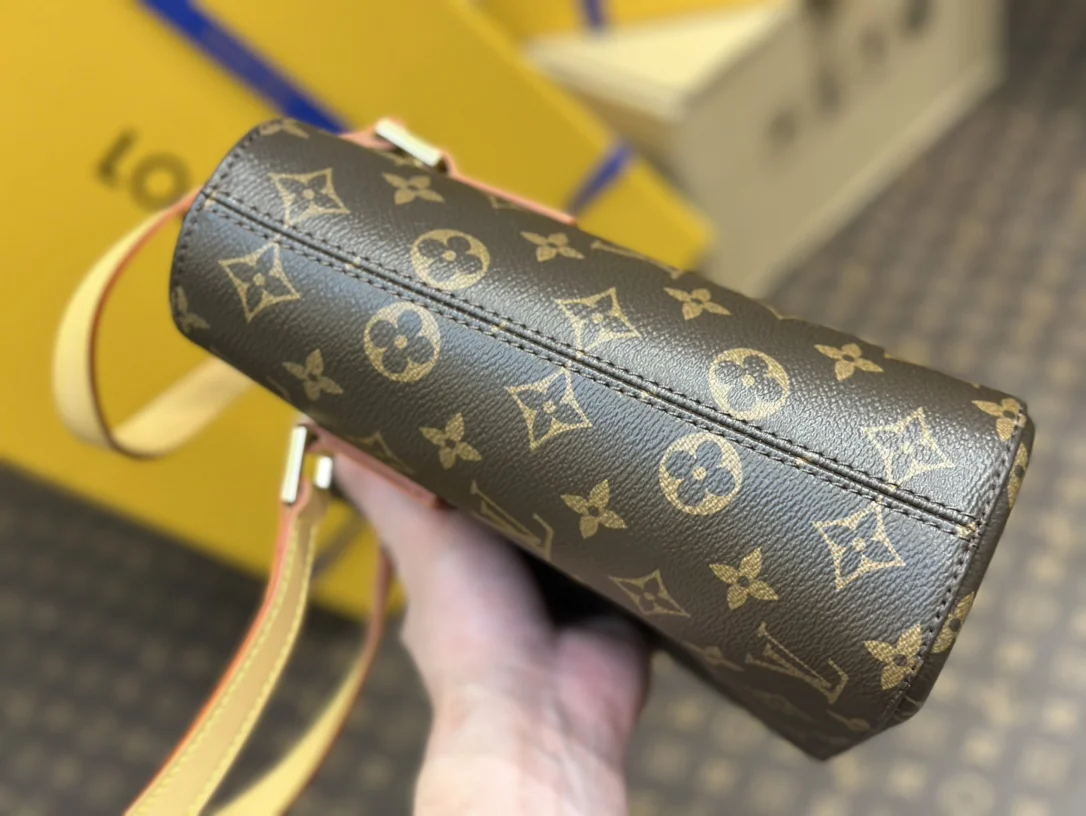 Louis Vuitton M51172 Canvas Tote Bag Women s Handbag - Detail view 7