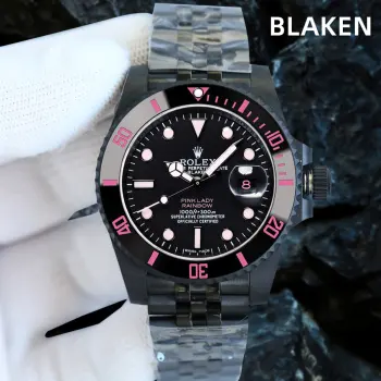 <p>第三代最新升级BLAKEN款水鬼系列 夜黑劳力士/五组表带系列 </p><p>劳.力士Rolex碳黑钢皇 改装劳.力士水鬼系列 巅峰神器 </p><p>1  BLAKEN高级改装水鬼系列 让您美美的 酷酷的 </p><p>2  表身DLC黑化处理 Blacken改装团队特有的暗夜黑表盘砂砾效果100%还原 </p><p>3  搭载一体3135机芯机械 稳定性强  </p><p>4  直径40毫米 厚度11毫米 </p><p>- 诚意之作 欢迎各路表友品鉴</p>