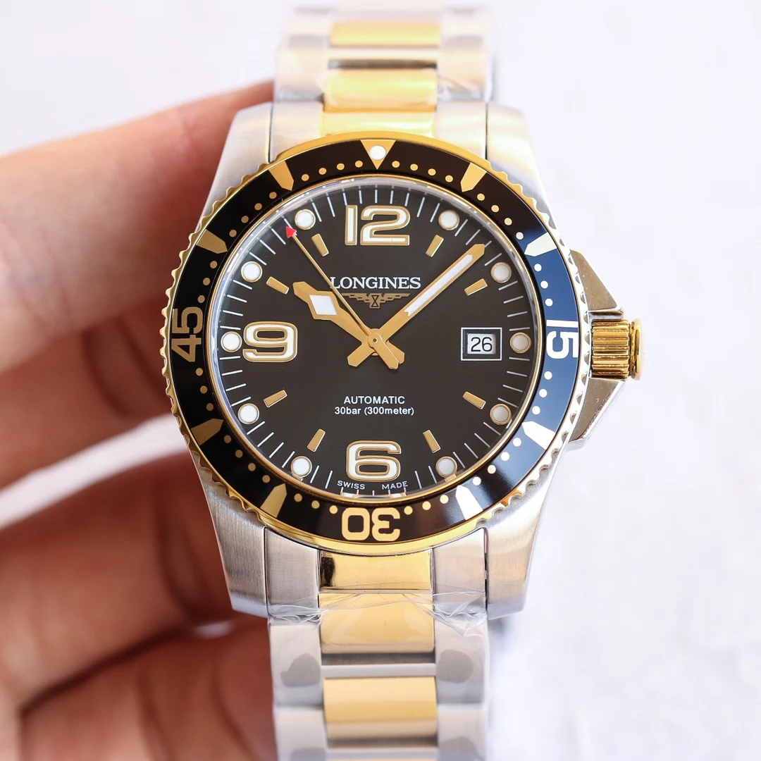 <p>TW新品 一表一卡 三码合一 TW浪琴康卡斯系列L3.742.4荣耀降临 劈波斩浪 勇往直前 TW出品 必属精品 </p><p> 表壳 腕表尺寸41X12mm 316L精钢壳套完美无瑕 打磨工艺高超 TW延续一丝不苟的卓越品质 树立复刻业界新标杠 阳极氧化铝圈拥有正品级别的高级质感 </p><p> 钢带 一比一精钢工字两朱表带 每个部件质感结构都和正品同步 定制原装生耳 头粒与正品可以通用 精益求精 方显大厂风范 </p><p> 机芯 采用广受复刻界推崇的2824自动上链机芯 </p>
