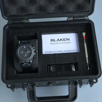 <p>BLAKEN重磅升级款来了 </p><p>第六代迪通拿碳黑复刻版 40mm上手绝了 贴心设计 </p><p>蚝式保险扣防意外打开 实心链结戴久了也舒服 操作还特简单 低调又有面儿 这波升级真的可 </p>