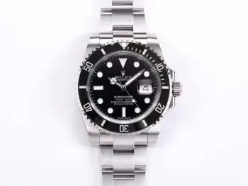 <p>白壳仿C厂出品 3135蓝游丝一体机</p><p>劳力士 ROLEX 潜航者 水鬼强势来袭 特别是绿水鬼116610LV的圈口诚意满满 整个陶瓷圈脱胎换骨 按照全新的配方和温度烧制 肉眼下成色和原装毫无差异 彻底碾压市面所有版本 由于成本原因 也会比黑水鬼116610LN高出很多 另外实现了 蓝宝夜光石 和 一键弹扣 两大独家技术 克隆原装Cal.3135一体机芯 蓝色游丝 进口KIF避震器 非假三角避震器  R厂为你精心打造超真实实物图拍摄</p>