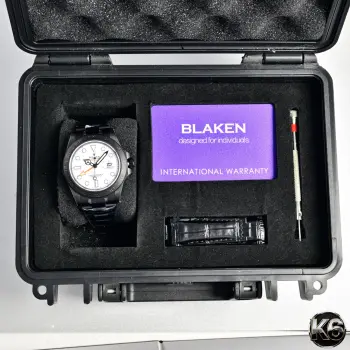 <p>劳力士 探险家型II 42mm</p><p>Rolex Explorer II 42mm</p><p>BLAKEN 全黑定制</p><p>BLAKEN Full Black Custom</p><p>德国DLC哑光黑化</p><p>German DLC Matte Black Coating</p><p>蚝式精钢表壳 + 实心表带</p><p>Oystersteel Case   Bracelet</p><p>蓝宝石镜面通透耐磨</p><p>Sapphire Crystal</p><p>Cal.3285一体机芯 稳定可靠</p><p>Cal.3285 Movement</p><p>全哑黑质感拉满 低调又硬核</p><p> 劳力士  探险家II  BLAKEN改装  DLC黑化  腕表改装</p>