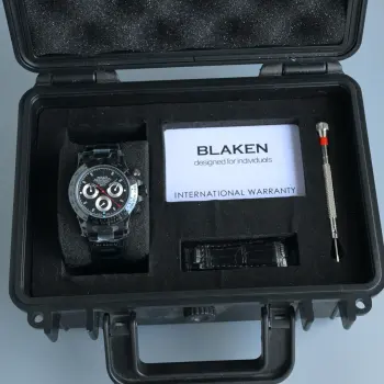 <p>BLAKEN重磅升级款来了 </p><p>第六代迪通拿碳黑复刻版 40mm上手绝了 贴心设计 </p><p>蚝式保险扣防意外打开 实心链结戴久了也舒服 操作还特简单 低调又有面儿 这波升级真的可 </p>