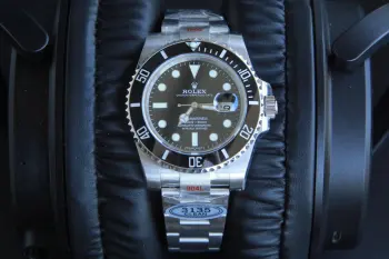 <p>3135一体机   黑水鬼 尺寸40mm 顶级做工 性价比超高Cerachrom陶瓷表圈 圈口刻度根据原版3D扫描抄数 放大看每个刻度边缘与正品一致微倒角处理 </p><p>字面字体印刷无毛刺 字体边缘与字体中心点一样立体饱满有光泽 刻度用瑞士进口原液粉末矿石夜光粉末填充 瑞士超级夜光 表面呈现砂岩玻璃状 将持续为各界 </p>