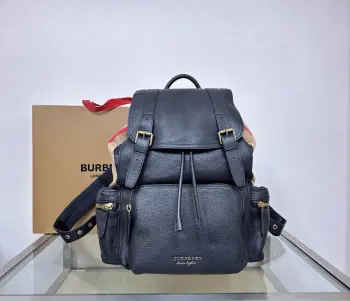 <p>特级 bur双肩包 市面见不到的款 限定铁标款 欧洲专柜特选款 国内专柜也不多见 数量有限进口小牛皮 手感柔软 超强实用性 容量超大 春季出行必备 性价比又很高尺寸42.28型号680173</p>