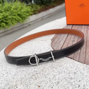 <p> Hermes 爱马仕女款皮带 原单品质 进口头层牛皮 25mm宽 搭配官网新款金/银扣 </p>