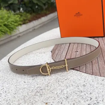 <p> Hermes 爱马仕女款皮带 原单品质 进口头层牛皮 25mm宽 搭配官网新款金/银扣 </p>