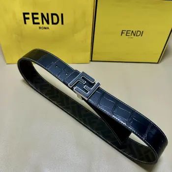 <p> FENDI 芬迪 专柜同款 宽4.0CM 双环正反用腰带 FF按钉搭扣 咖啡色Cuoi Romano皮革材质 反面面料带有烟草黄和黑色FF图案 四方金属饰面 时尚经典 百搭款</p>