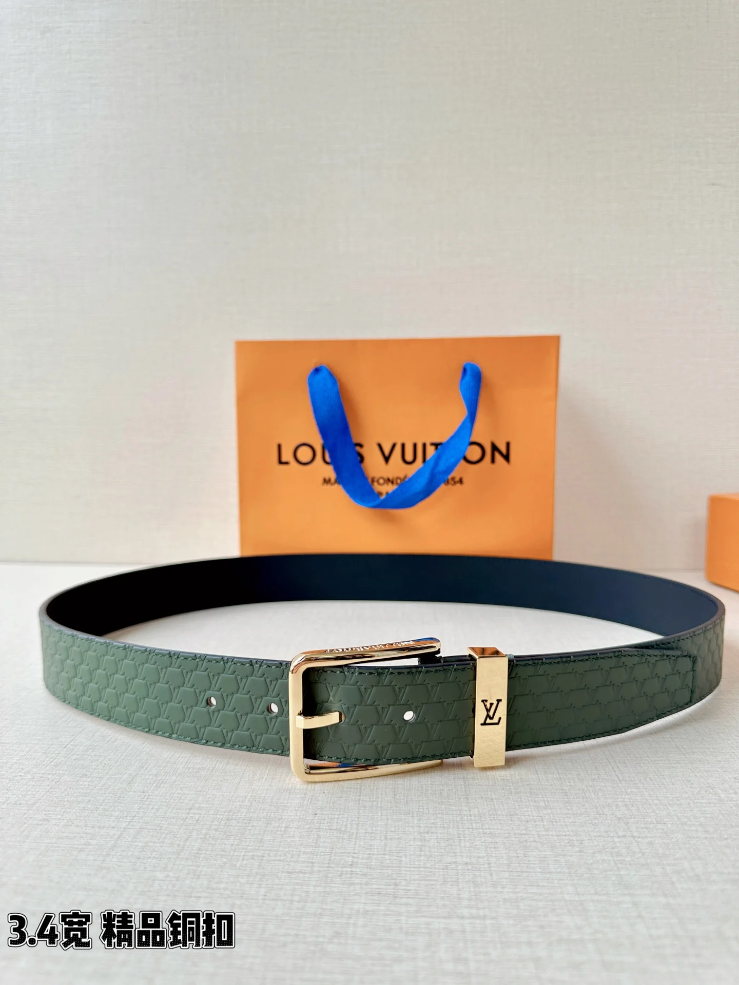 LV经典金属铜扣宽压纹皮带