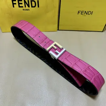 <p> FENDI 芬迪 专柜同款 宽4.0CM 双环正反用腰带 FF按钉搭扣 咖啡色Cuoi Romano皮革材质 反面面料带有烟草黄和黑色FF图案 四方金属饰面 时尚经典 百搭款</p>
