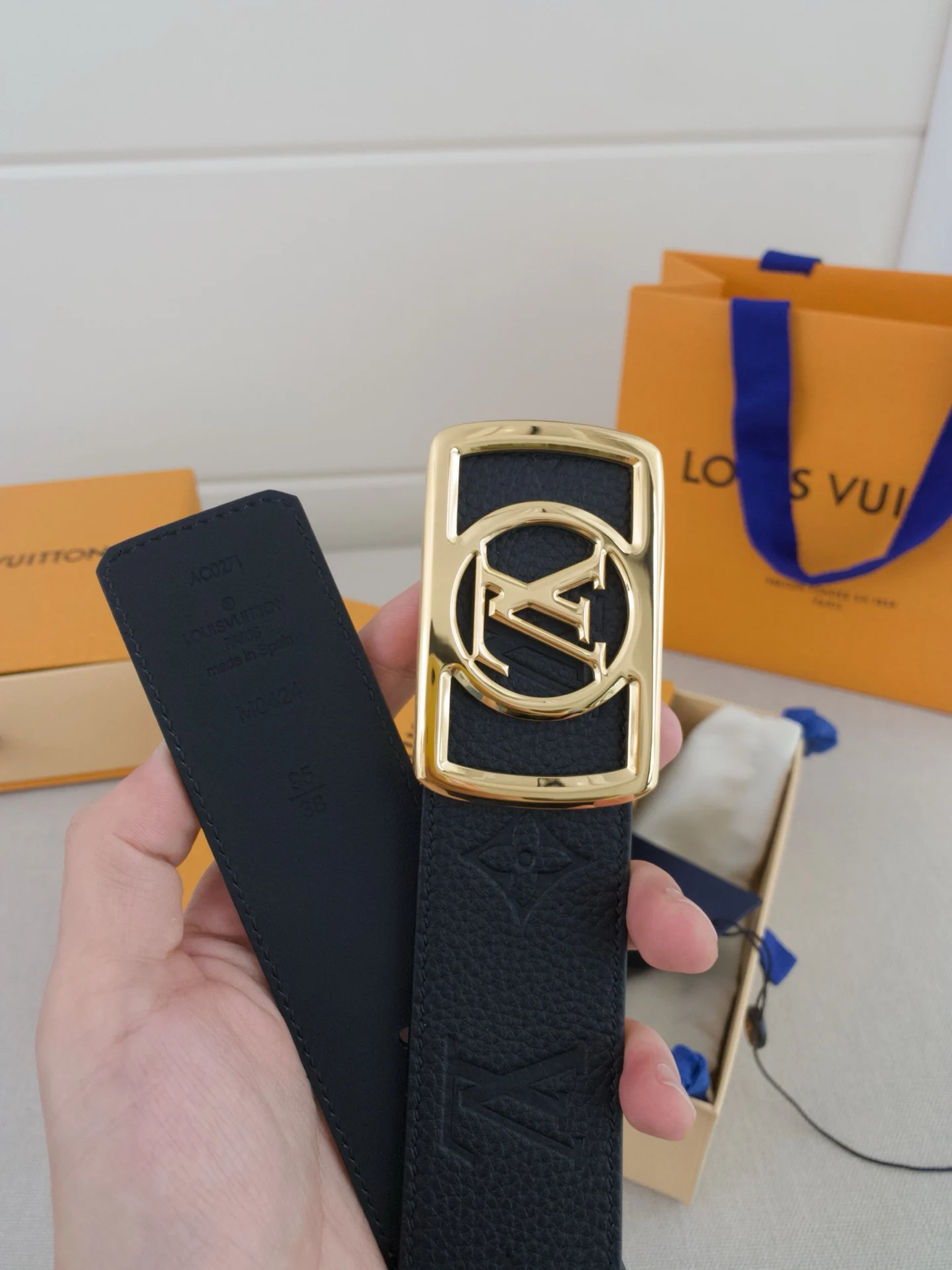 原单LV皮带|高仿LV皮带|精仿LV皮带|一比一LV皮带<p> LV 路易威登 </p><p> 代工厂货品 40mm宽度 正品一体铸造五金钢扣 原厂皮料 双面原厂定制牛皮面料 区别市场货</p>
