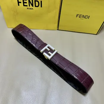 <p> FENDI 芬迪 专柜同款 宽4.0CM 双环正反用腰带 FF按钉搭扣 咖啡色Cuoi Romano皮革材质 反面面料带有烟草黄和黑色FF图案 四方金属饰面 时尚经典 百搭款</p>