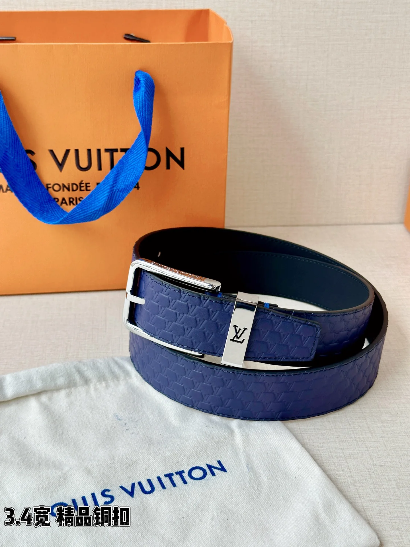 Louis Vuitton Classic metal copper buckle paired with multicolored belt. - Detail view 3