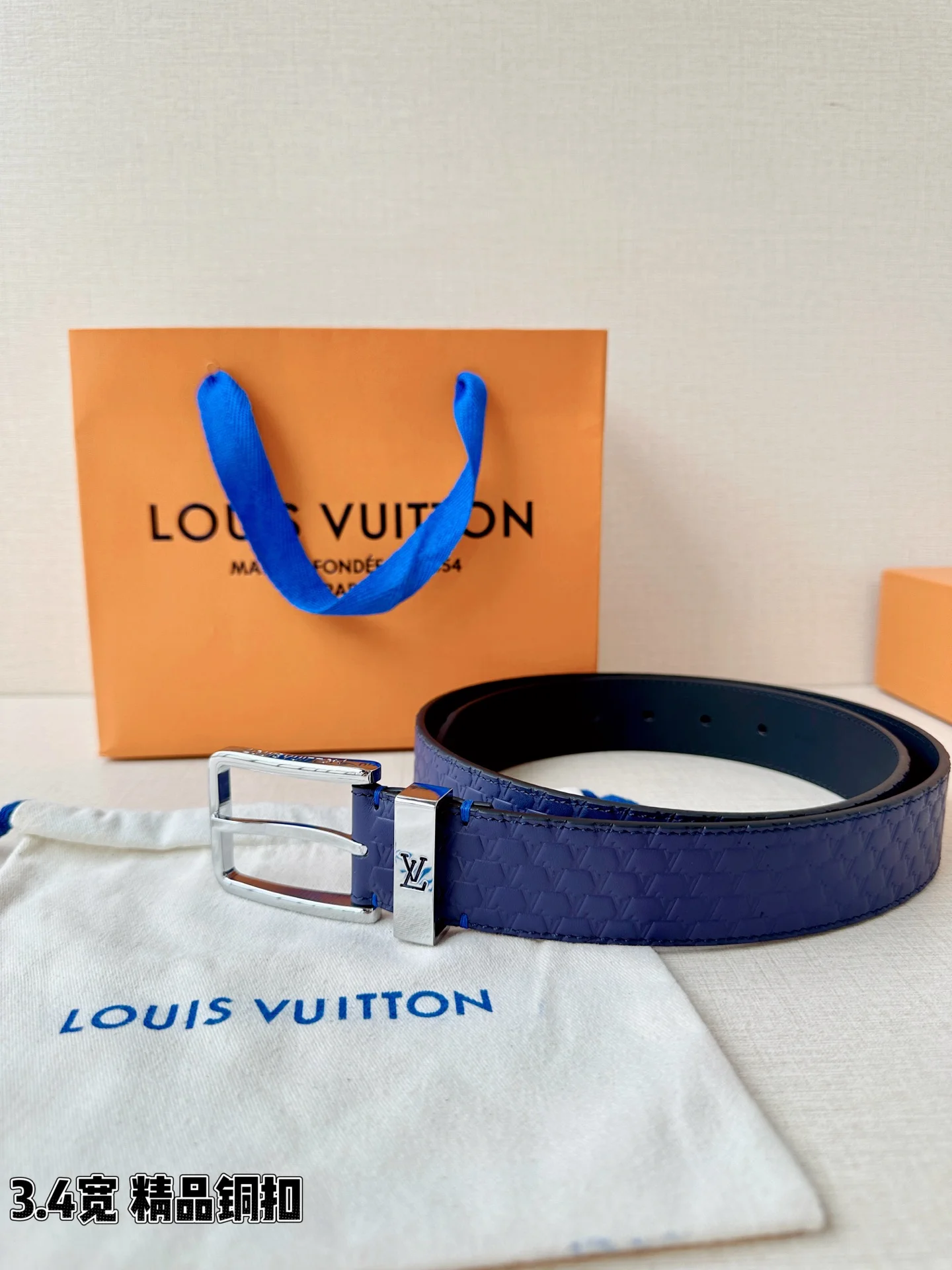 Louis Vuitton Classic metal copper buckle paired with multicolored belt. - Detail view 5