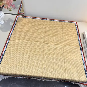依托印花真丝方巾