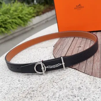 <p> Hermes 爱马仕女款皮带 原单品质 进口头层牛皮 25mm宽 搭配官网新款金/银扣 </p>