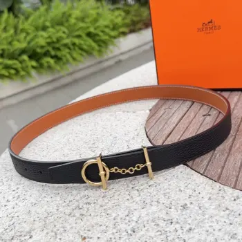 <p> Hermes 爱马仕女款皮带 原单品质 进口头层牛皮 25mm宽 搭配官网新款金/银扣 </p>