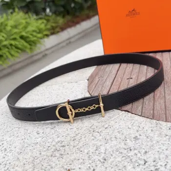 <p> Hermes 爱马仕女款皮带 原单品质 进口头层牛皮 25mm宽 搭配官网新款金/银扣 </p>