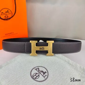 <p> 爱马仕 Hermes 男款腰带以其精湛的工艺 高品质的材料和经典的设计而备受推崇 是男士时尚配饰中的顶级选择 最具标志性的设计是带有 H 标志的扣头 简约大气且极具辨识度 适合商务和休闲场合 </p>