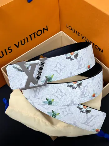 <p> LV 路易威登 40mm宽度 正品一体铸造五金钢扣 原厂皮料 双面原厂定制牛皮面料 </p> <p> LV 路易威登 40mm宽度 正品一体铸造五金钢扣 原厂皮料 双面原厂定制牛皮面料 </p>