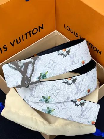 <p> LV 路易威登 40mm宽度 正品一体铸造五金钢扣 原厂皮料 双面原厂定制牛皮面料 </p> <p> LV 路易威登 40mm宽度 正品一体铸造五金钢扣 原厂皮料 双面原厂定制牛皮面料 </p>