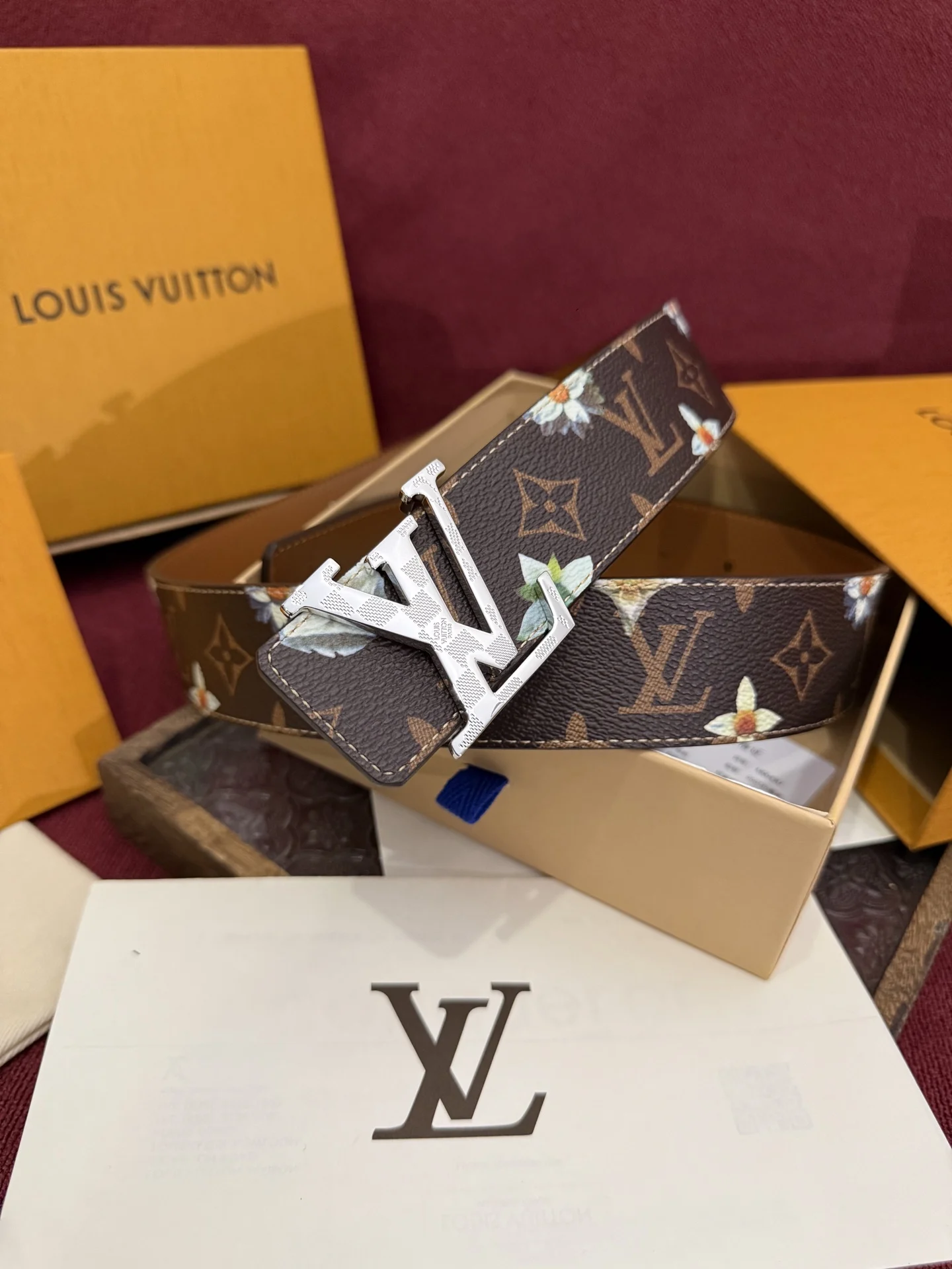 Louis Vuitton Men s Premium Printed Reversible Belt - Detail view 6