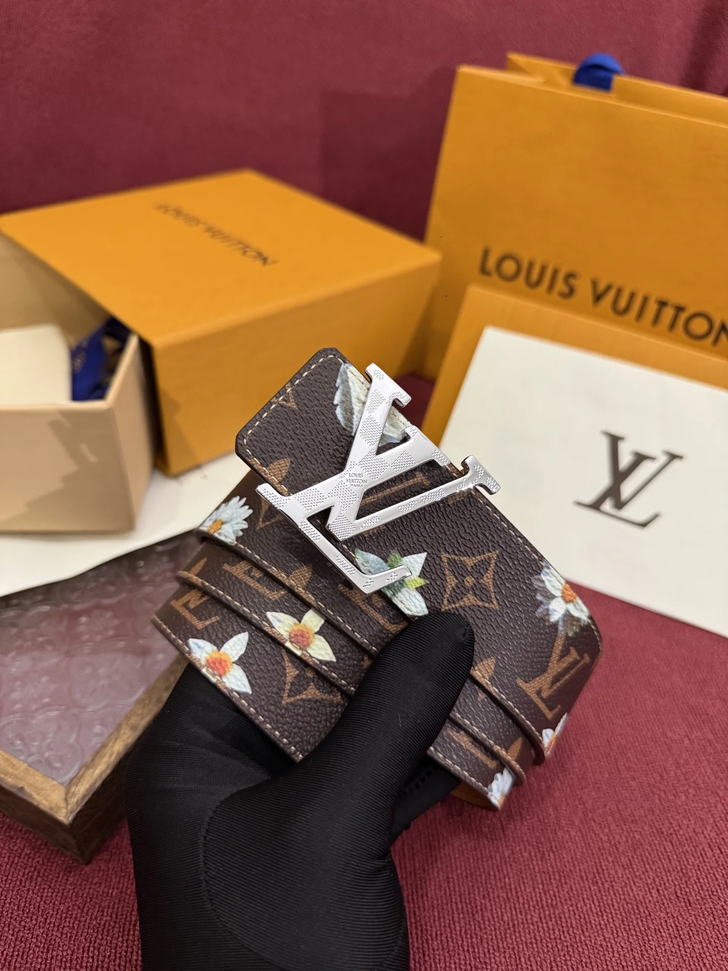 Louis Vuitton Men s Premium Printed Reversible Belt - Detail view 7