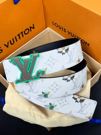 <p> LV 路易威登 40mm宽度 正品一体铸造五金钢扣 原厂皮料 双面原厂定制牛皮面料 </p> <p> LV 路易威登 40mm宽度 正品一体铸造五金钢扣 原厂皮料 双面原厂定制牛皮面料 </p>