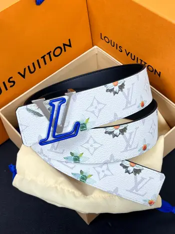 <p> LV 路易威登 40mm宽度 正品一体铸造五金钢扣 原厂皮料 双面原厂定制牛皮面料 </p> <p> LV 路易威登 40mm宽度 正品一体铸造五金钢扣 原厂皮料 双面原厂定制牛皮面料 </p>