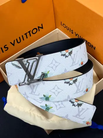 <p> LV 路易威登 40mm宽度 正品一体铸造五金钢扣 原厂皮料 双面原厂定制牛皮面料 </p> <p> LV 路易威登 40mm宽度 正品一体铸造五金钢扣 原厂皮料 双面原厂定制牛皮面料 </p>