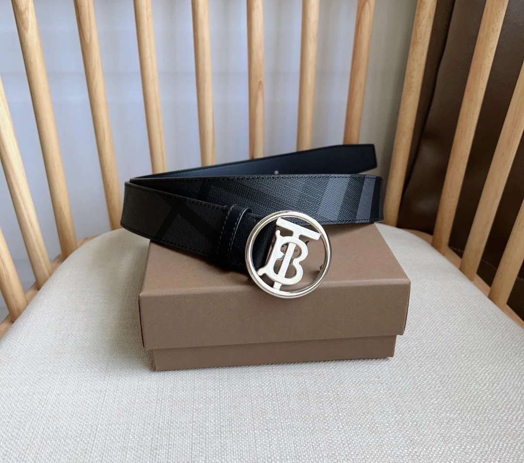 原单巴宝莉皮带|高仿巴宝莉皮带|精仿巴宝莉皮带|一比一巴宝莉皮带<p> Burberry 巴宝莉专柜同步上新精选London镌刻焕新的品牌微标 扣环饰有抢眼的镀金专属标识图案 宽:3.5cm 精致优雅 简单大方</p>