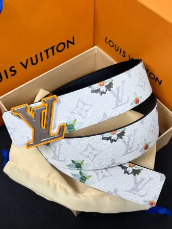 <p> LV 路易威登 40mm宽度 正品一体铸造五金钢扣 原厂皮料 双面原厂定制牛皮面料 </p> <p> LV 路易威登 40mm宽度 正品一体铸造五金钢扣 原厂皮料 双面原厂定制牛皮面料 </p>