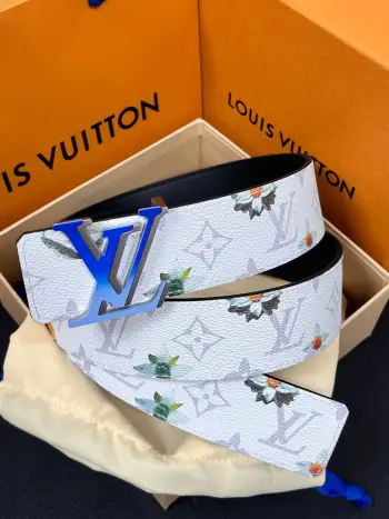 <p> LV 路易威登 40mm宽度 正品一体铸造五金钢扣 原厂皮料 双面原厂定制牛皮面料 </p> <p> LV 路易威登 40mm宽度 正品一体铸造五金钢扣 原厂皮料 双面原厂定制牛皮面料 </p>