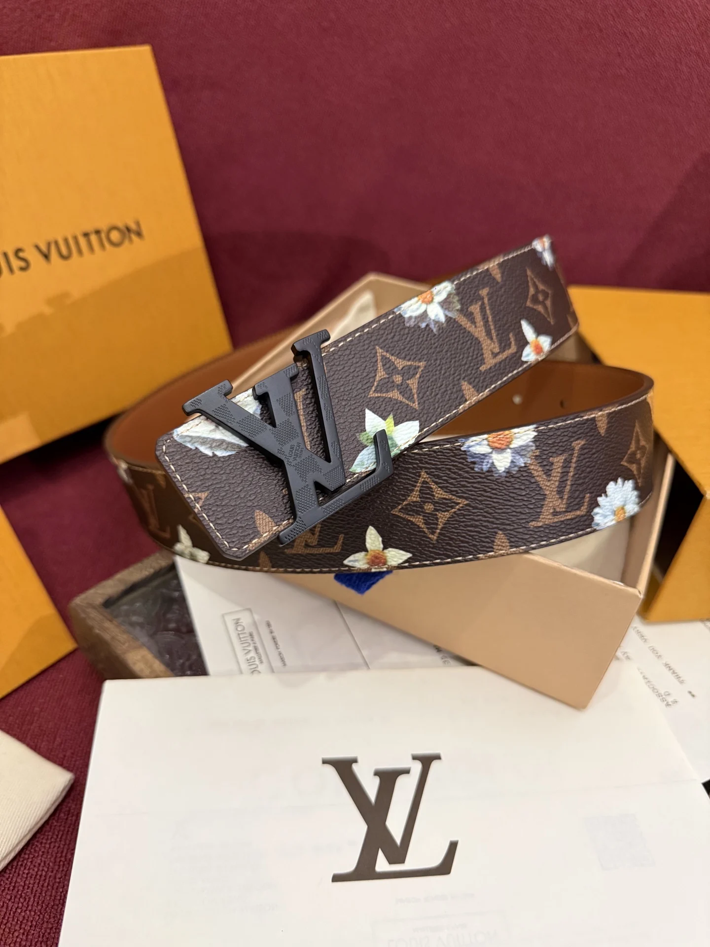 Louis Vuitton Men s Premium Printed Reversible Belt - Detail view 5