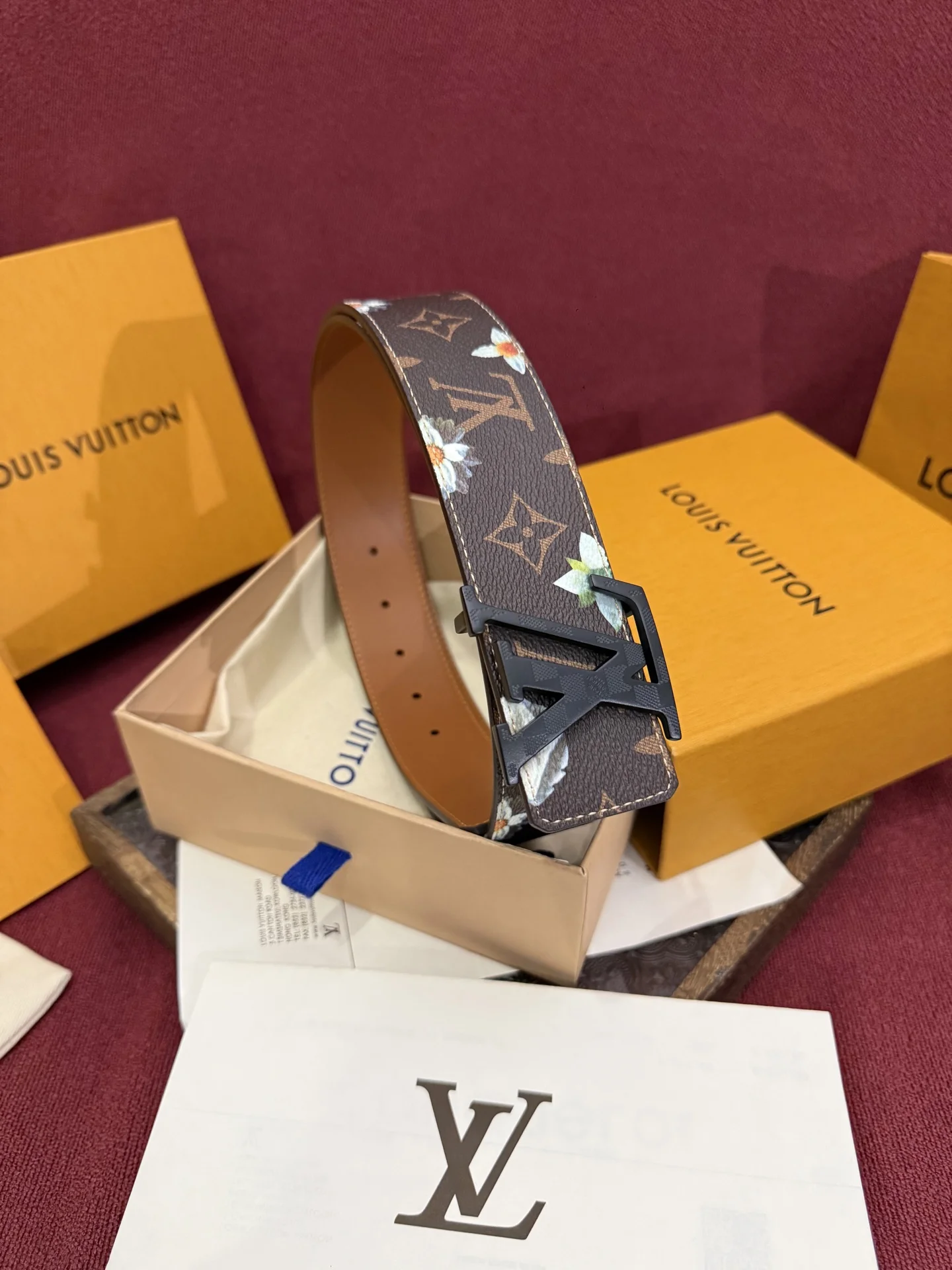 Louis Vuitton Men s Premium Printed Reversible Belt - Detail view 6
