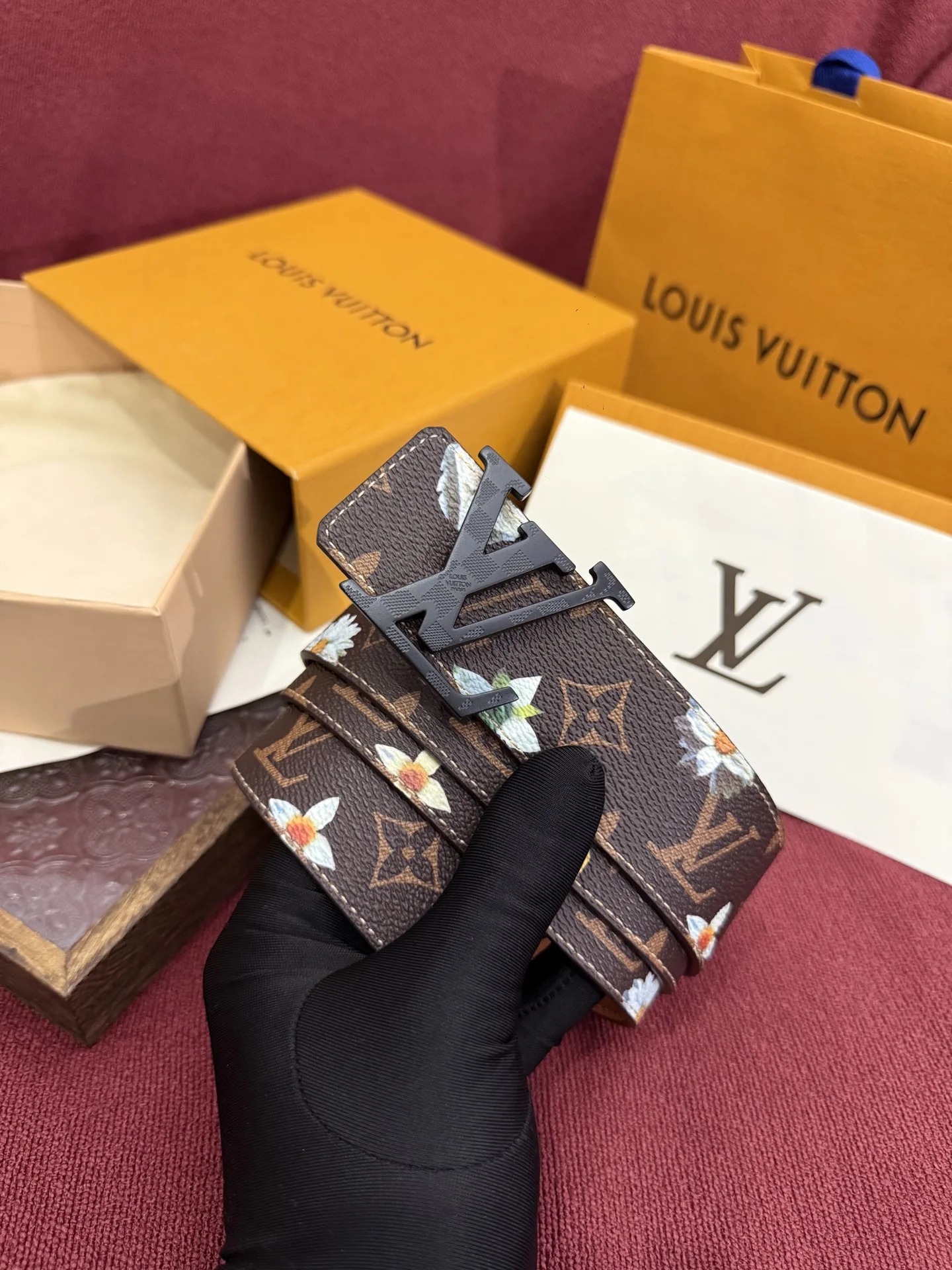Louis Vuitton Men s Premium Printed Reversible Belt - Detail view 7