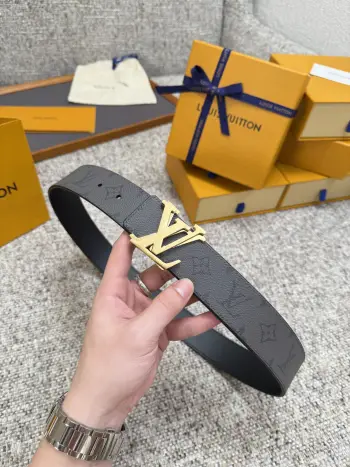 <p> LV 路易威登 40mm宽度 正品一体铸造五金钢扣 原厂皮料 双面原厂定制牛皮面料 </p> <p> LV 路易威登 40mm宽度 正品一体铸造五金钢扣 原厂皮料 双面原厂定制牛皮面料 </p>