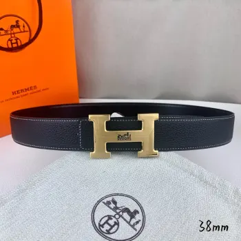 <p> 爱马仕 Hermes 男款腰带以其精湛的工艺 高品质的材料和经典的设计而备受推崇 是男士时尚配饰中的顶级选择 最具标志性的设计是带有 H 标志的扣头 简约大气且极具辨识度 适合商务和休闲场合 </p>