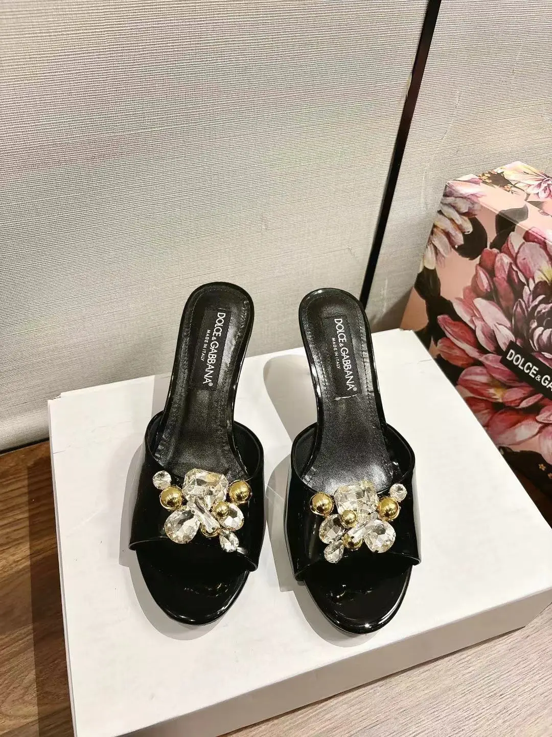 原单DG女鞋|高仿DG女鞋|精仿DG女鞋|一比一DG女鞋<p>杜嘉班纳新款原版头层漆皮面料 羊皮内里鞋垫 真皮大底 35-42码 跟高6.5cm 10cm</p>