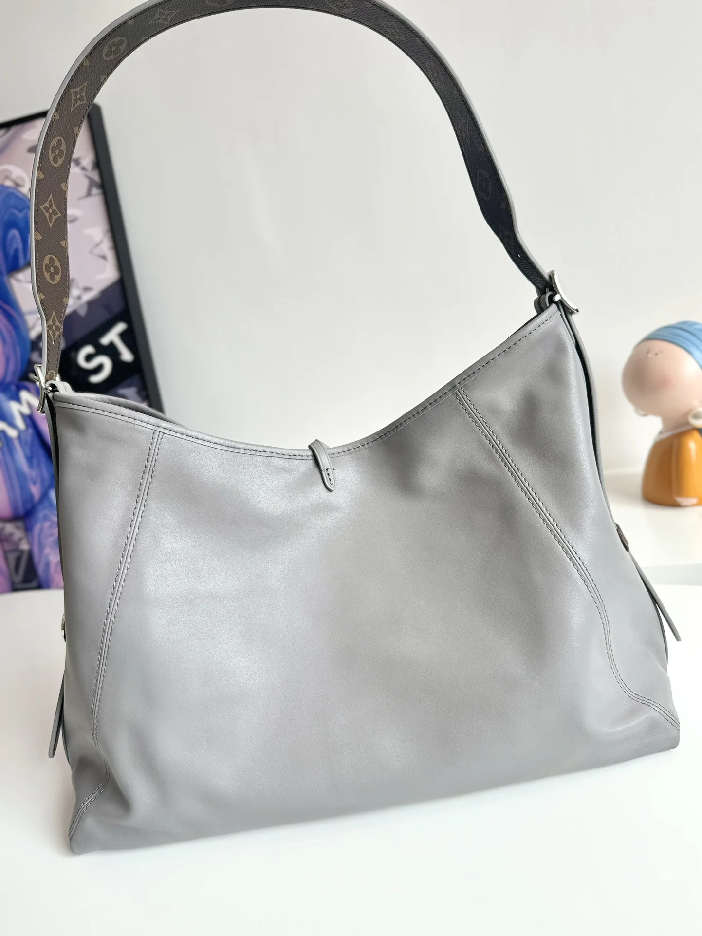 Louis Vuitton M12583 Smooth Lambskin Handbag Women s Shoulder Bag - Detail view 3