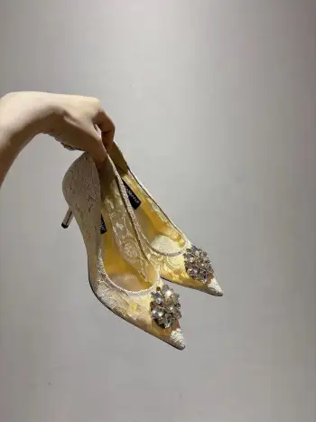 新款蕾丝网面高跟鞋