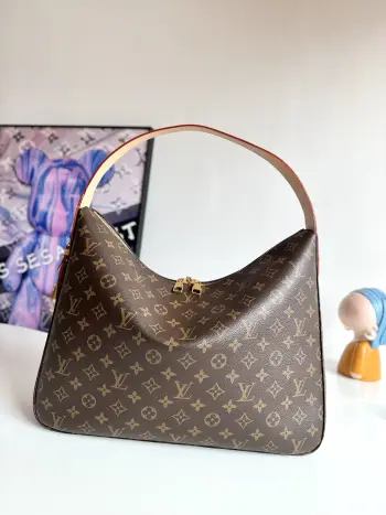 <p> 海外原单M12098独家实拍 本款 Slouchy 中号手袋以 Monogram 帆布构筑别致轮廓 借崭新挂锁和名牌等金属件点亮工致细节 宽敞内部空间可容纳短款钱夹 智能手机和 13 寸笔记本电脑 成就通勤办公或周末出行佳选 尺寸 40×31×11cm</p> <p> 海外原单M12098独家实拍 本款 Slouchy 中号手袋以 Monogram 帆布构筑别致轮廓 借崭新挂锁和名牌等金属件点亮工致细节 宽敞内部空间可容纳短款钱夹 智能手机和 13 寸笔记本电脑 成就通勤办公或周末出行佳选 尺寸 40×31×11cm</p>