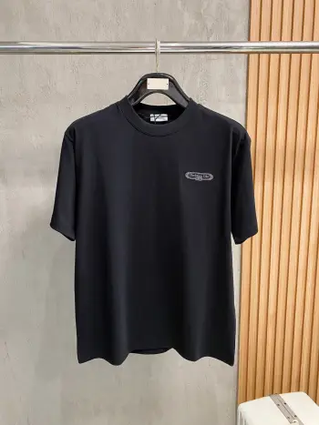 New short-sleeve round-neck T-shirt