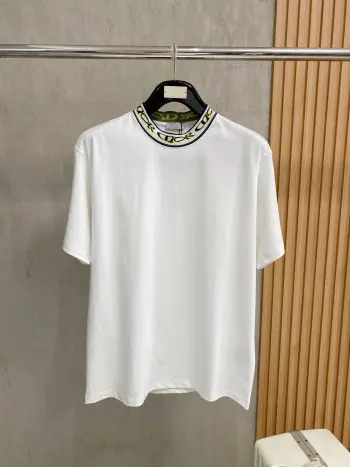 New short-sleeve round-neck T-shirt