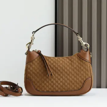 <p> Gucci Body双锁扣系列承载20世纪中期经典设计精髓 于20世纪50年代典藏设计中汲取灵感 成就魅力手袋单品 这款手袋甄选华贵柔软的GG绒面材质匠心打造 垂坠质感巧妙贴合身形 顶部提手和可拆卸包带设计更添优雅格调 </p><p>棕色微型GG压花绒面材质</p><p>棕色皮革滚边</p><p>浅金色调配件</p><p>棕色棉麻混纺衬里</p><p>钩扣开合提手 13厘米 附包带 高度 45厘米 </p><p>可拆卸皮革肩带 高度 45厘米 </p><p>拉链开合</p><p>型号 855252 </p><p>尺寸 25厘米 宽 x 14.5厘米 高 x 6厘米 深 </p><p>重量 约0.85千克</p><p>颜色 棕色/磨砂压 </p>
